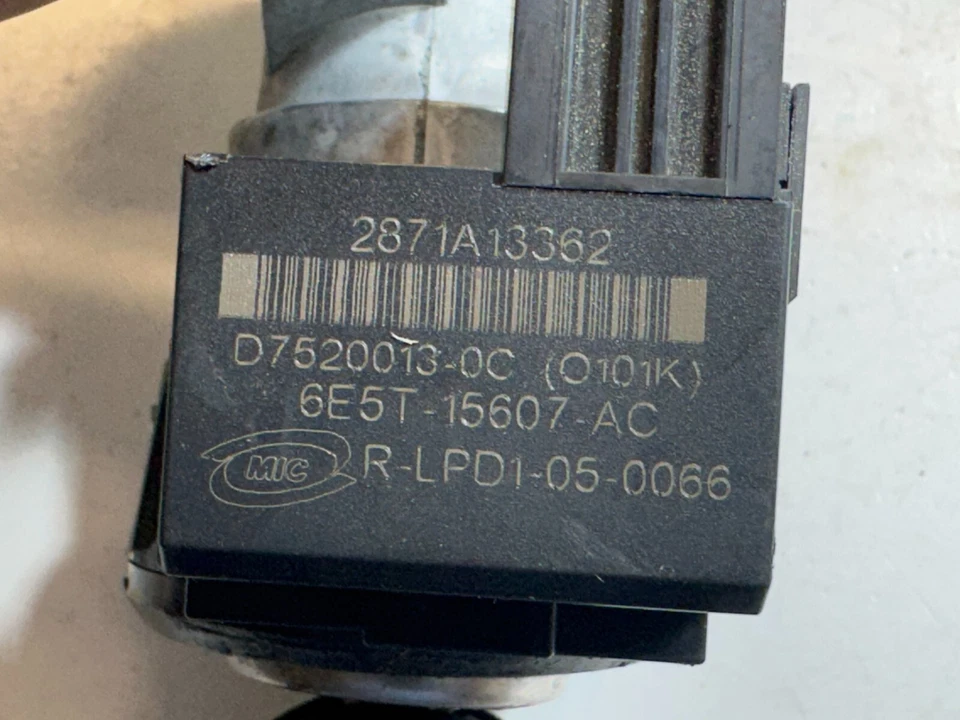 Interruptor de encendido Lincoln MKZ 2010-2012 bloqueo con llave e inmovilizador OEM 6E5T-15607-AC Foto 4 de 4