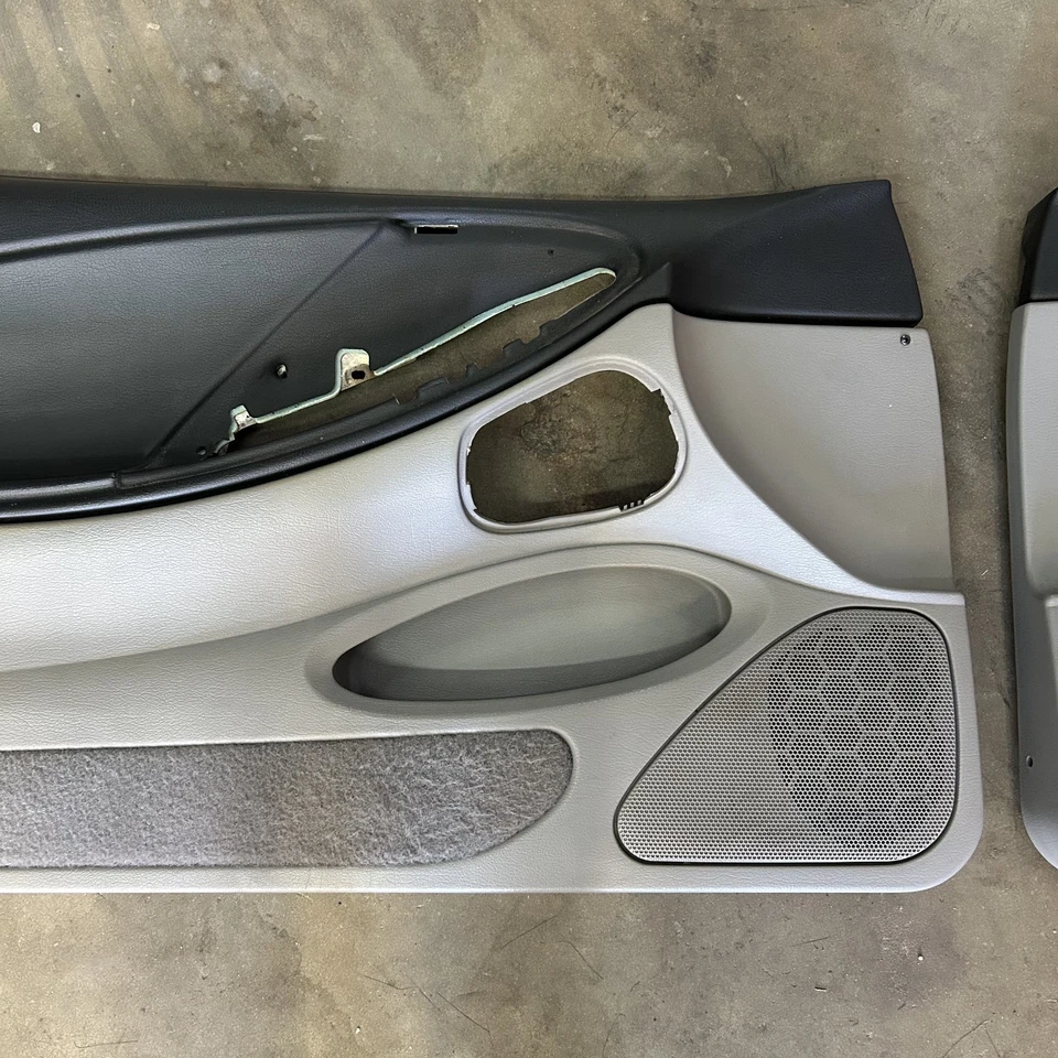 Paneles interiores de puertas de dos tonos para Ford Mustang 1994-1998 con altavoces tweeters Foto 3 de 4
