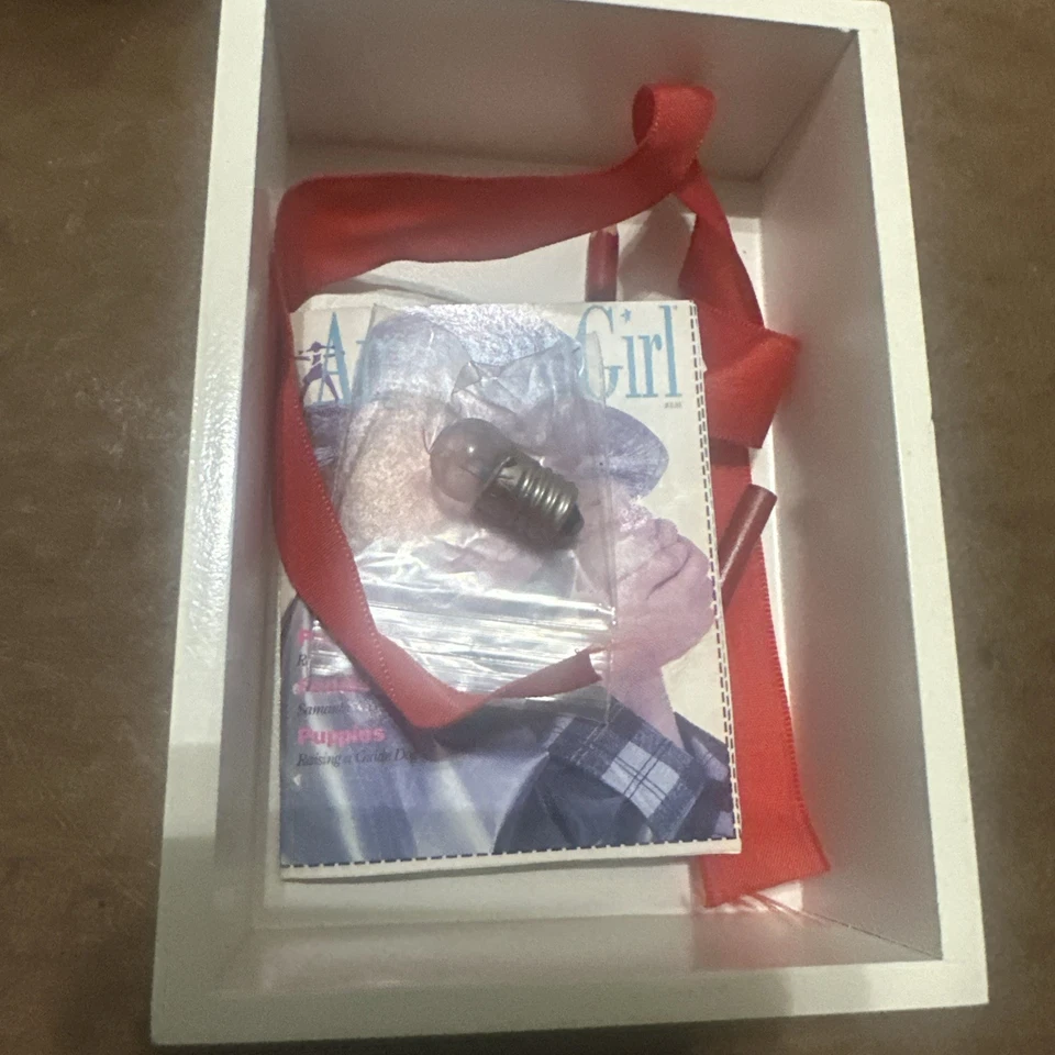 Boneca American Girl Molly Pleasant Company suporte noturno, lâmpada e lâmpada sobressalente  - Imagem 4 de 4