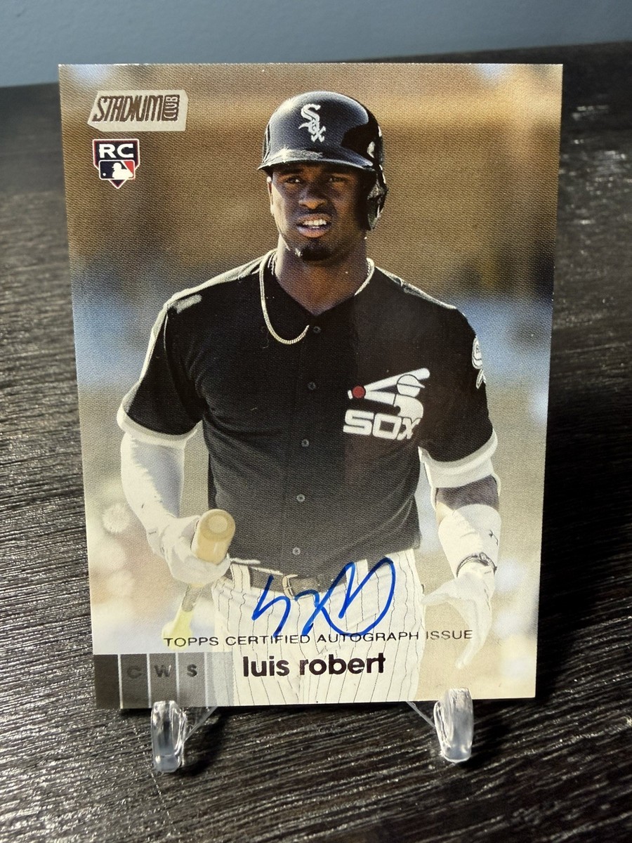 Topps 0 Robert Luis Series 1 Rookie Card LUIS White ROBERT #392 