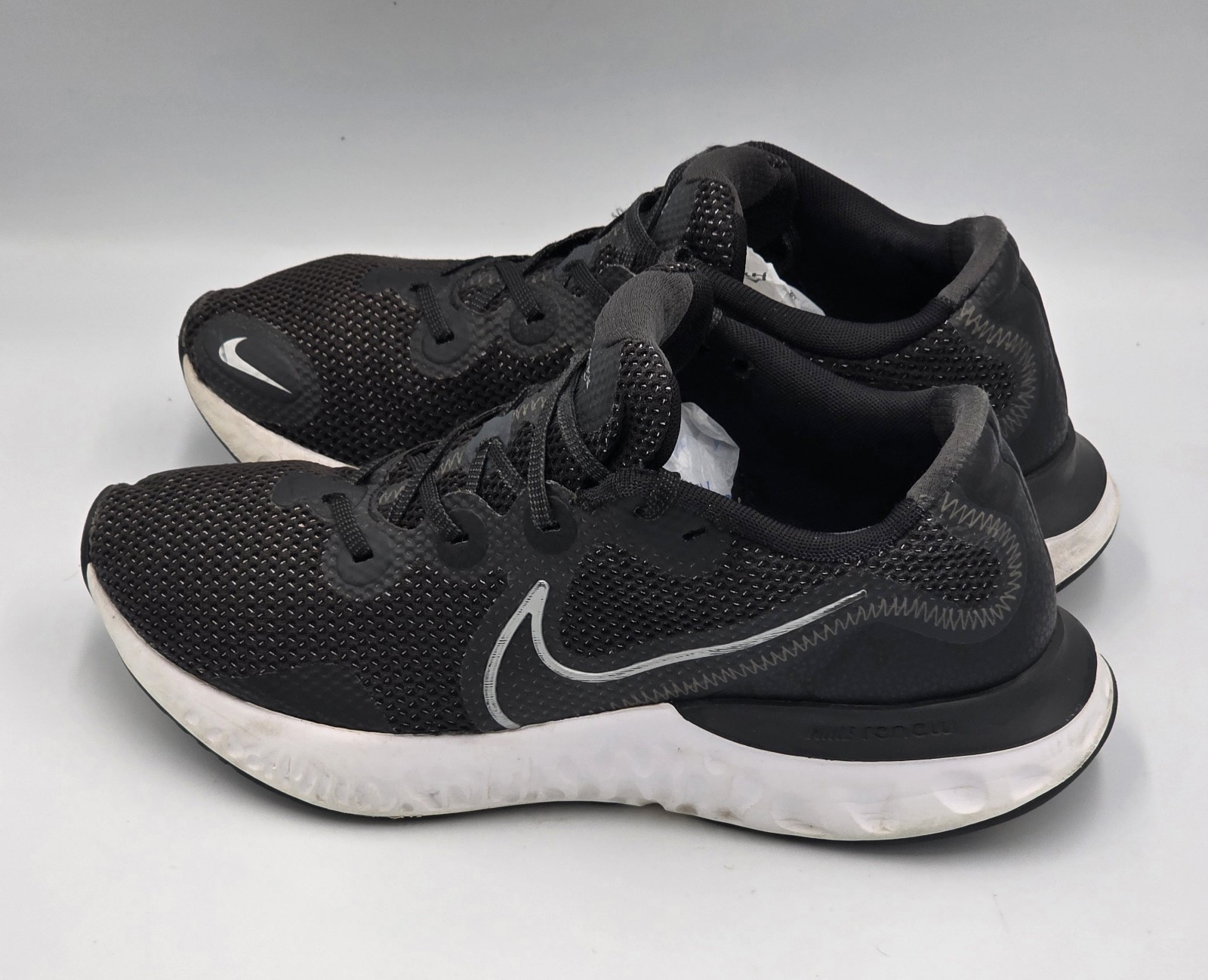 Nike Renew Men’s Size 9.5 Running Black/White Gym Workout Shoes Sneakers  thumbnail 5