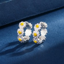 Women's Sweet Daisy Flowers C-shape Mini Hoop Earrings