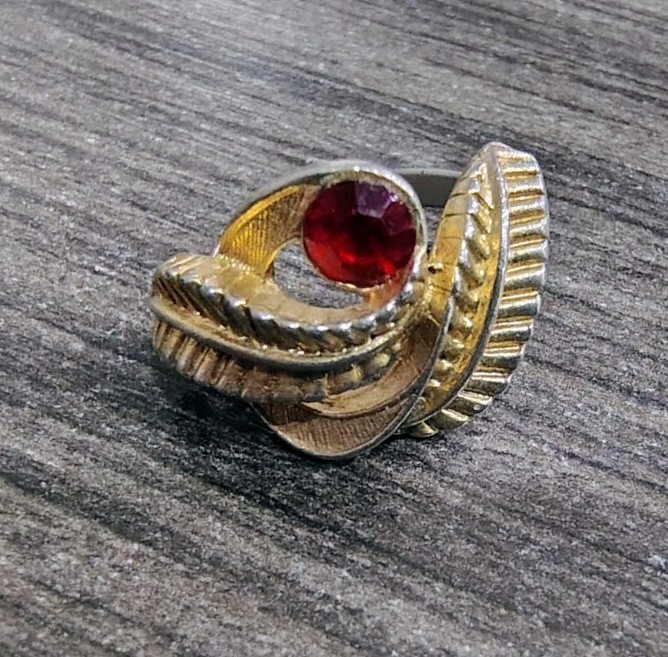 Vintage Signed CORO Ruby  Cocktail RING  Goldtone… - image 6