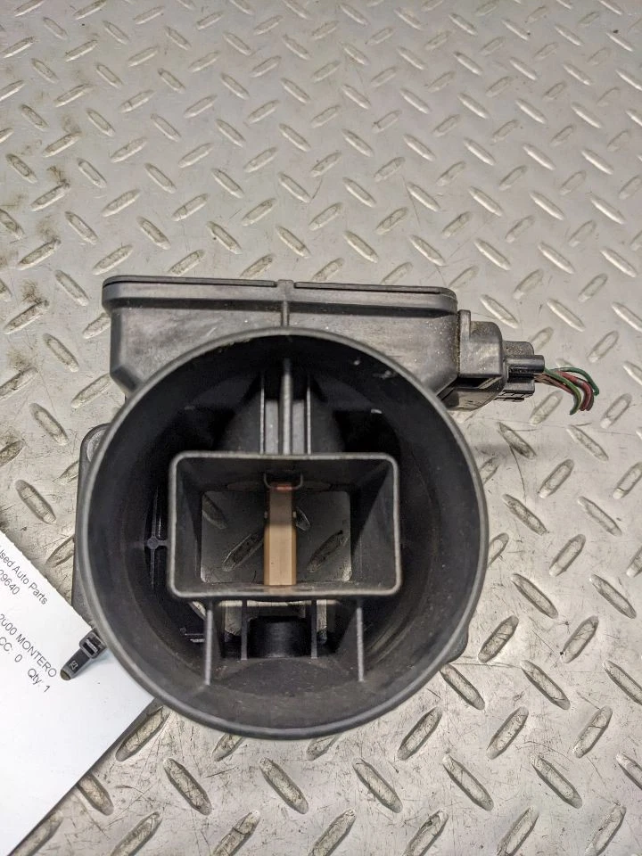 Air Flow Meter Fits 92-93 99-04 DIAMANTE 1162935 - Image 2 of 4