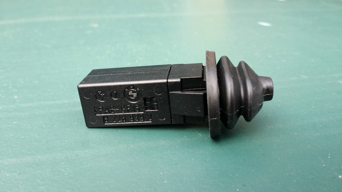Genuine BMW FUEL CAP FLAP OPEN CLOSE PUSH BUTTON SWITCH BUFFER pn 