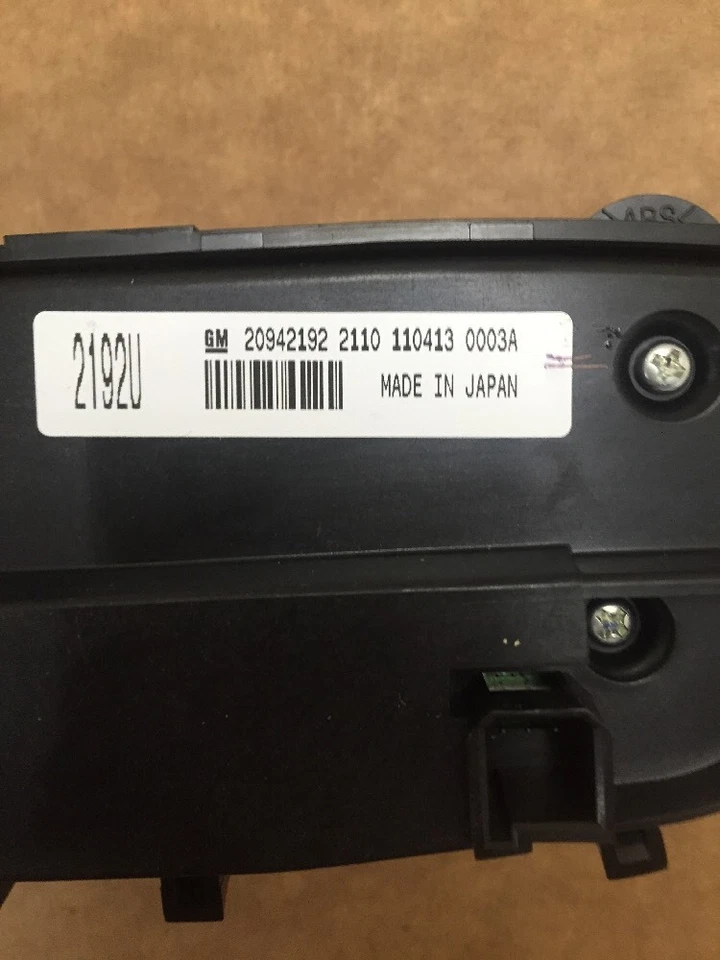 25951145(46)13273100 20942193 GM Heater & A/C Control Module 2012-13 Buick Regal - Image 4 of 4