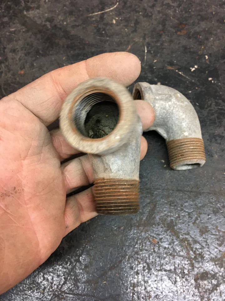 一对 1 英寸母头到公肘 90 度螺纹钢管配件 — 第 2/2 张图片