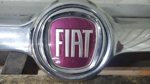2012-2016 Fiat 500L Front Chrome Hood Trim Moulding with Emblem OEM - Foto 3 di 9