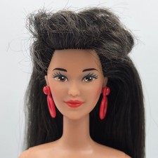 Barbie United Colors of Benetton 1990 muñeca KIRA pelo largo oscuro rojo pendientes desnudos