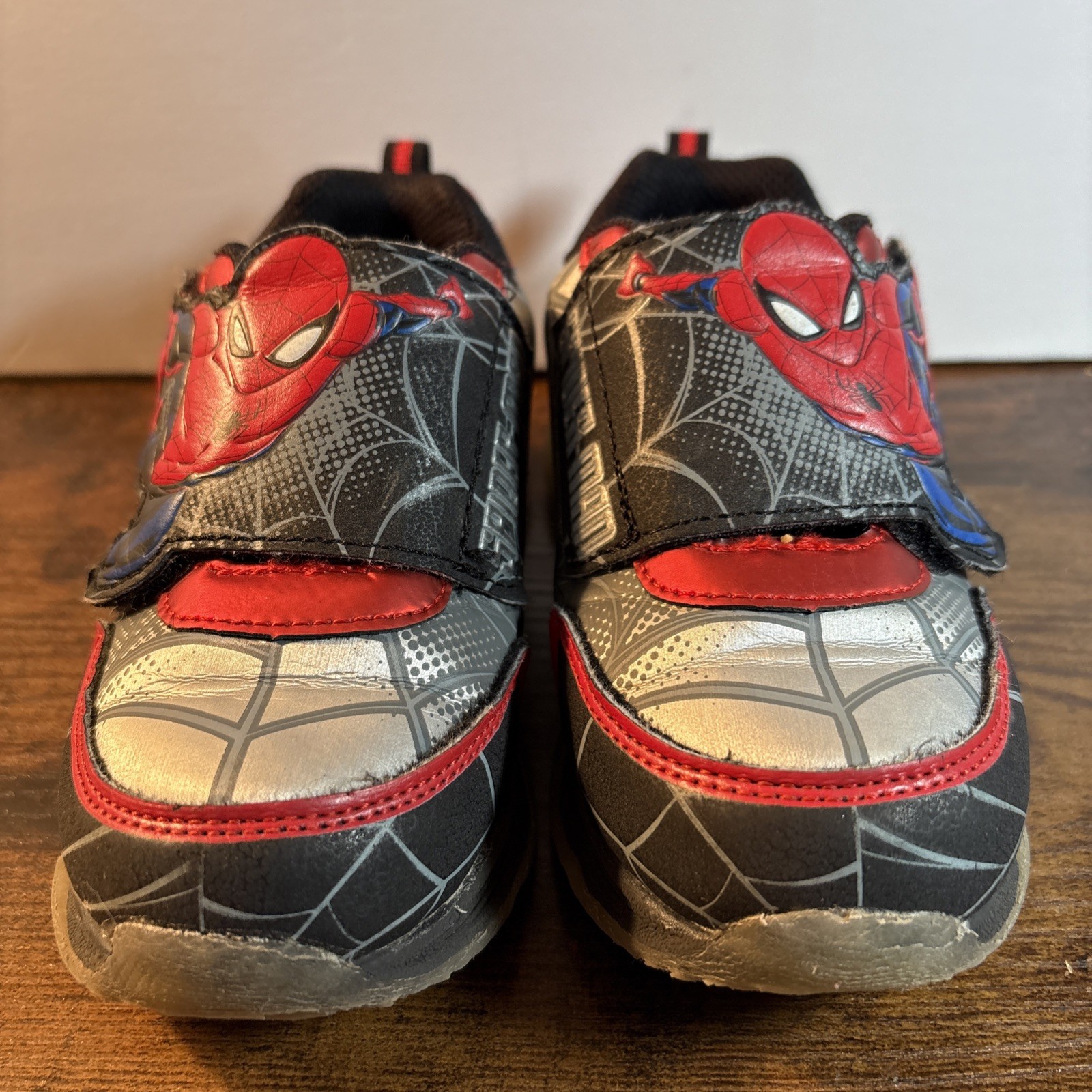 SAOLA Scarpe Spider Man bambino ragazzo taglia 10 Light Up Marvel rosso e argento sneakers