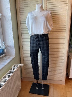 Tolle Hose von MAC Modell Future 2.0 schwarz kariert Gr. 34
