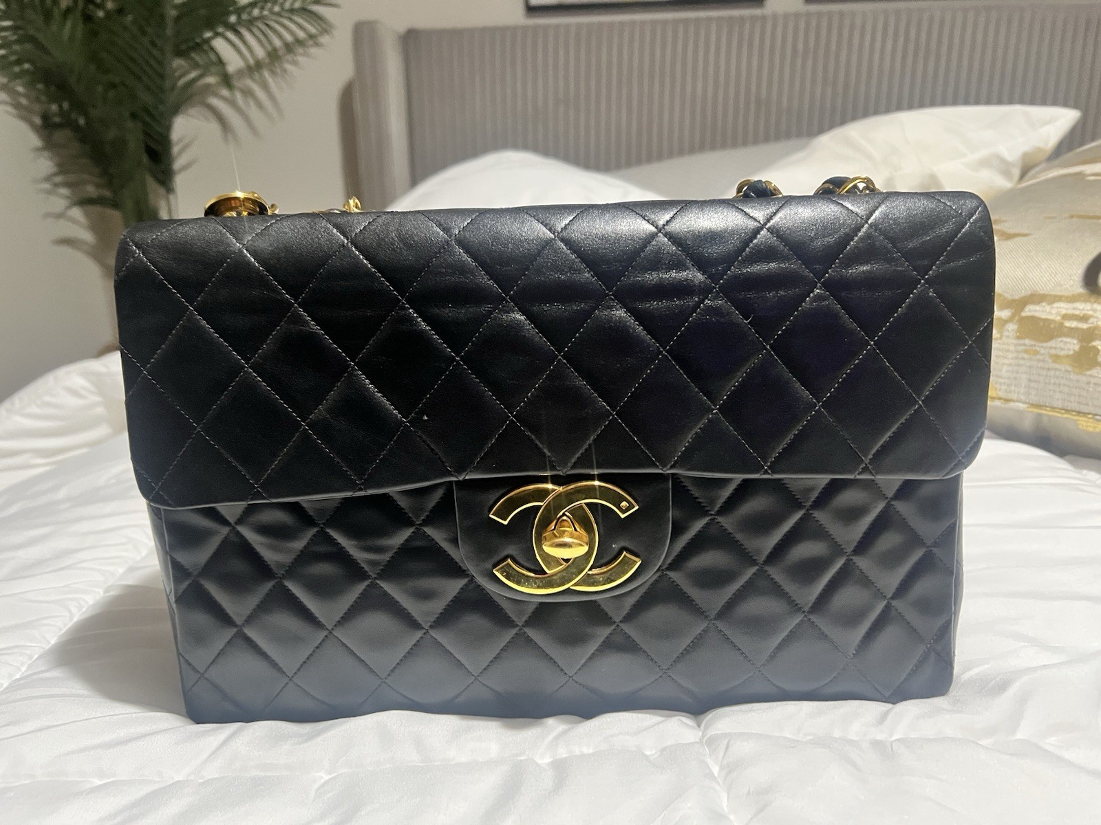CHANEL Vintage Shoulder Bag Jumbo Black LeatherHas some wear! Loose Rings And Fading On CC