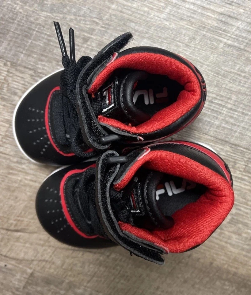 Zapatos Fila Vulc 13 de caña alta talla 4 para niños pequeños nuevos sin caja nunca usados Foto 3 de 4