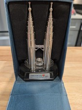 Building Souvenir ~Petronas Twin Towers (1998) Kuala Lampur, Malaysia w/Box~ 6”H