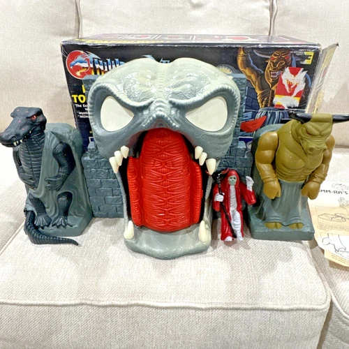 Vintage THUNDERCATS Mumm-Ra’s Tomb Fortress Playset Complete w/ Box LJN 1986