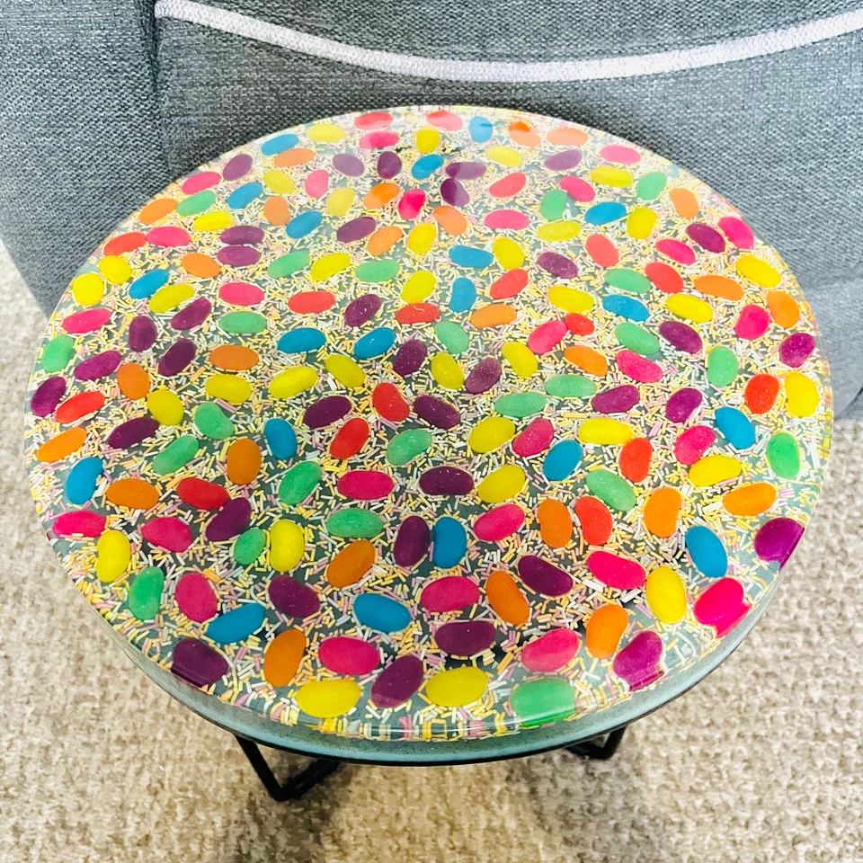 Mesa de centro auxiliar de gelatina de resina hecha a mano Foto 2 de 4