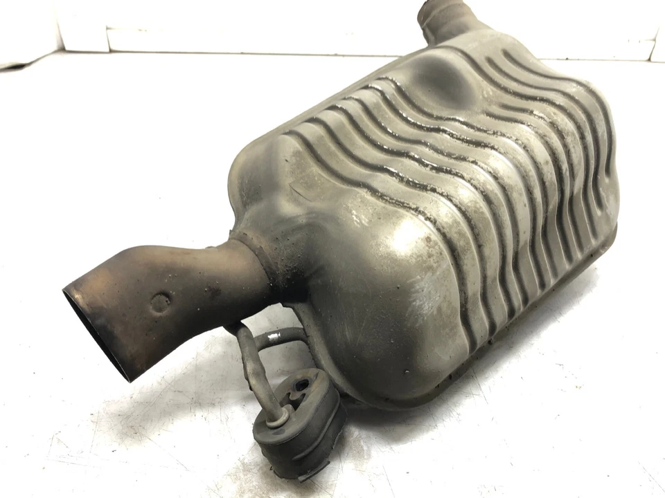 Silenciador de escape trasero pasajero derecho Mercedes-Benz CLS550 2012-2018 4,6 L OEM. Foto 3 de 4