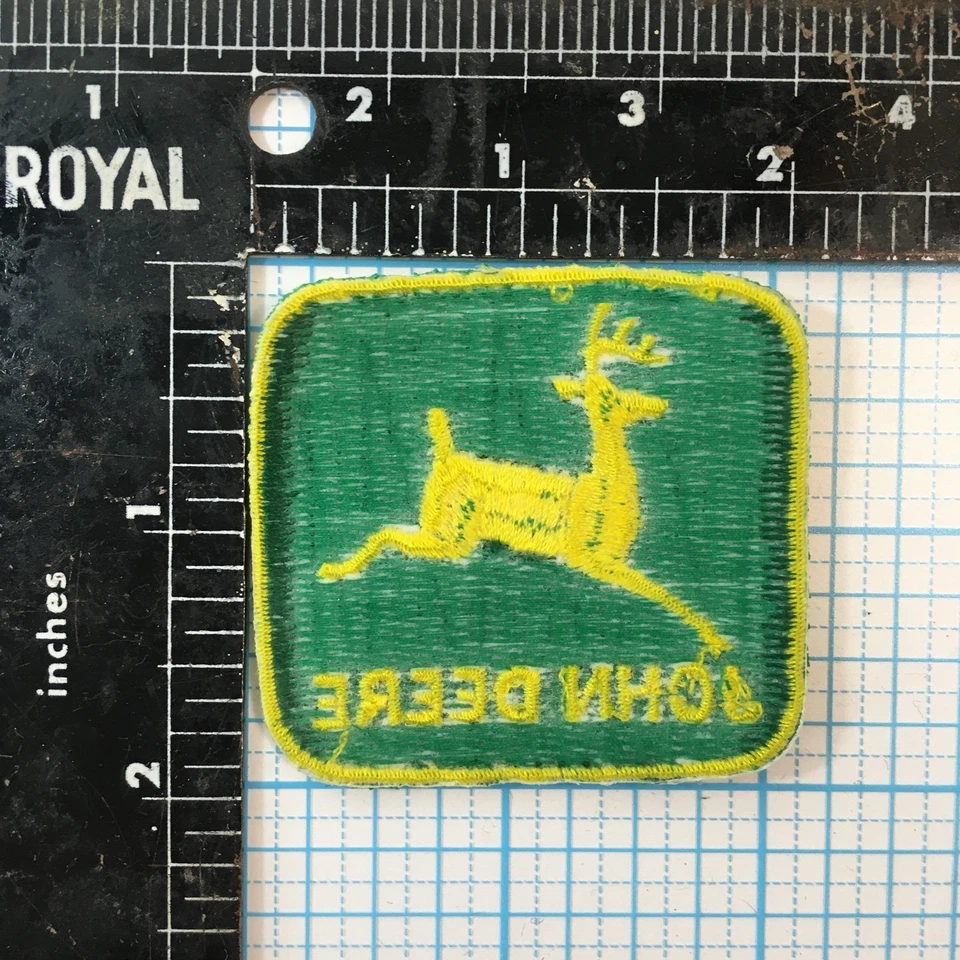PARCHE DE HIERRO VINTAGE JOHN DEERE 2" (VERDE OSCURO Y AMARILLO) Foto 2 de 2
