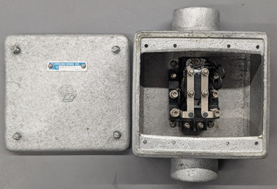 Crouse-Hinds 44729A Enclosed 2-Pole Disconnect Test Block 3/4'' FDC Box S1002G