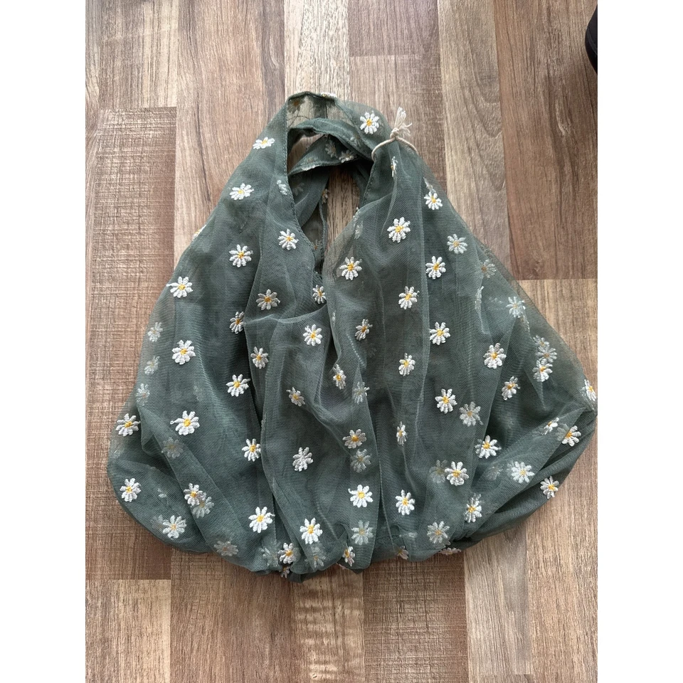 Mini bolso cubo de malla margarita de tul bordado en verde salvia Foto 3 de 4