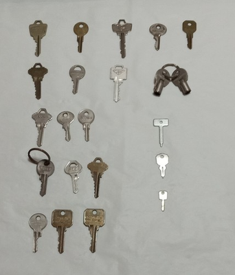 #ad Small Keys Lot of 22 Vintage Assortment Craftsman Diamond Axxess ACE Hurd ... $18.00