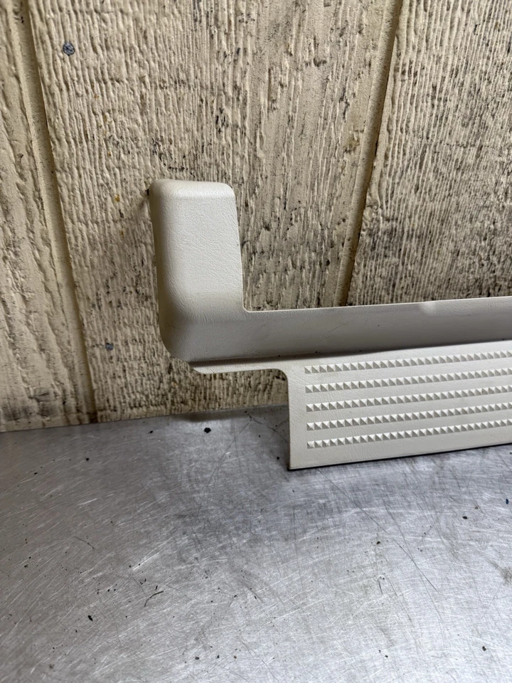 Cadillac Escalade 2006 umbrales de puerta/placas de desgaste conjunto OEM Foto 2 de 4