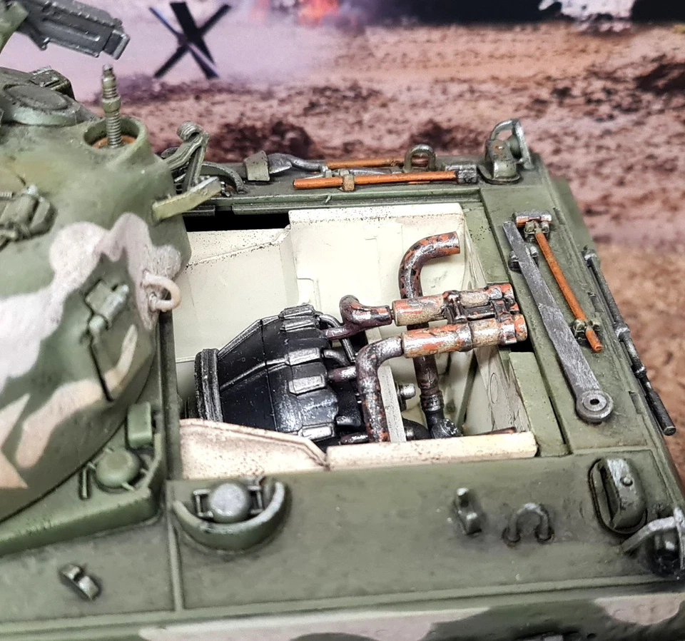 U.S Sherman M4 (105) Howitzer HVSS Deep Wading FOV 1/32 Diecast Model Tank - Image 4 of 4