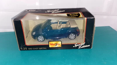 2905251 voiture 1/25 boite maisto vw volkswagen new beetle cabrio bleu - Photo 1/3