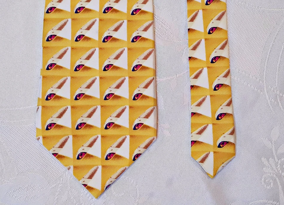 CORBATA DE CUELLO FORD VINTAGE AUTÉNTICA AMARILLA BLANCA HECHA A MANO SEDA PARA HOMBRE Foto 2 de 4