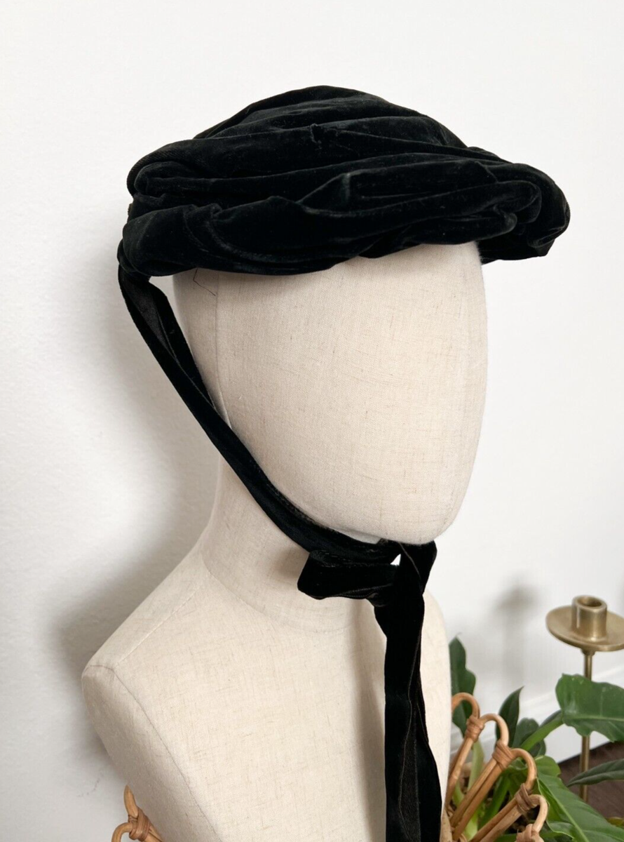 Mid to Late 1800s Antique Victorian Black Velvet Bonnet