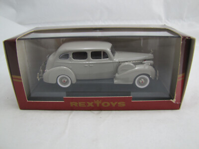 Rextoys Packard Super 8 1940 Formal Sedan 61 Grau - 1:43