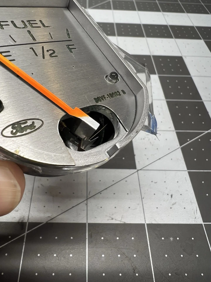 Lincoln Continental Town Car 1978-79 medidor de gasolina combustible Foto 2 de 4