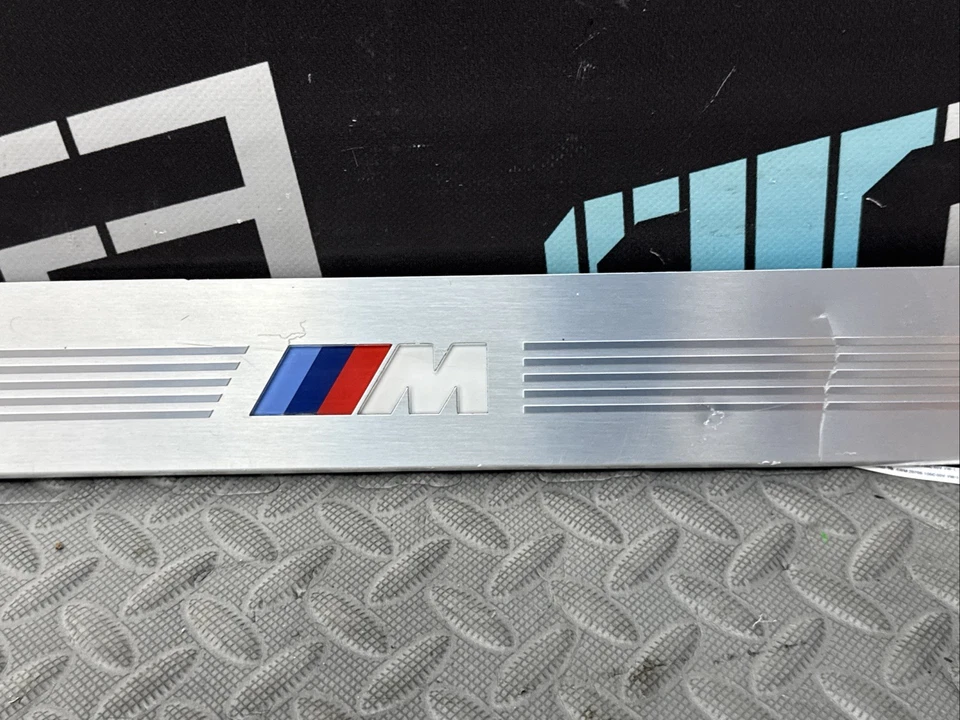 Отделочная накладка на задний правый порог двери 2016-2022 BMW G12 750LI M с подсветкой потертости - Изображение 2 из 4