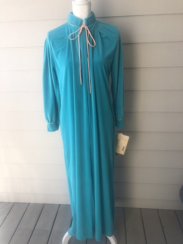 NWT Pierre Cardin Vintage Women’s Small Turquoise Plush Velour Robe Zipper - Picture 2 of 8