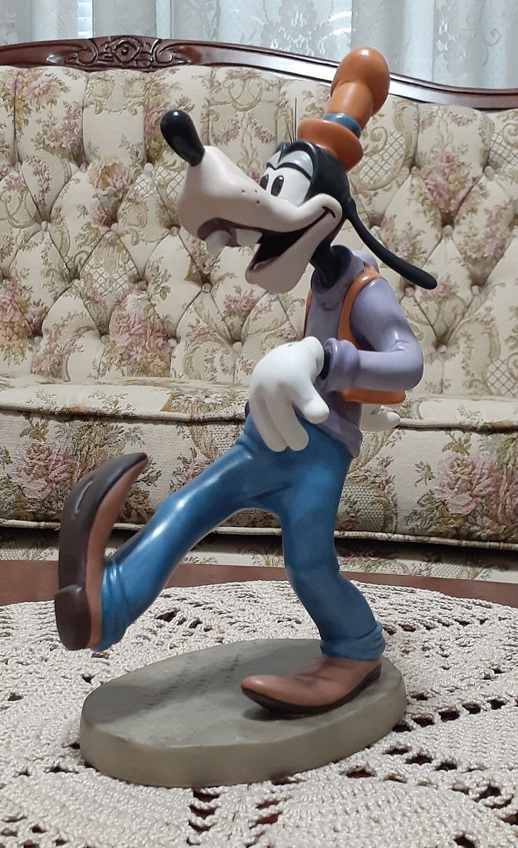 Disney~WDCC~MOVING DAY~GOOFY~OH, THE WORLD OWES ME A LIVIN'.~41138
