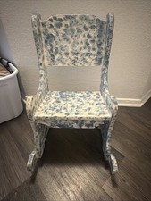 Antica sedia a dondolo per bambini fatta a mano