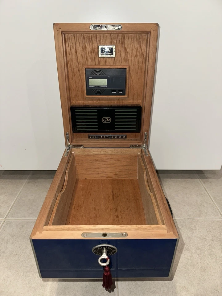 Daniel Marshall Humidor mit Kunstwerk der Freiheitsstatue Hiro Yamagata - Bild 4 von 4