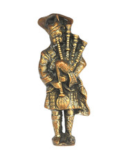 Antiker Messing Türklopfer schottischer Dudelsackpfeifer mit Kilt und Dudelsack