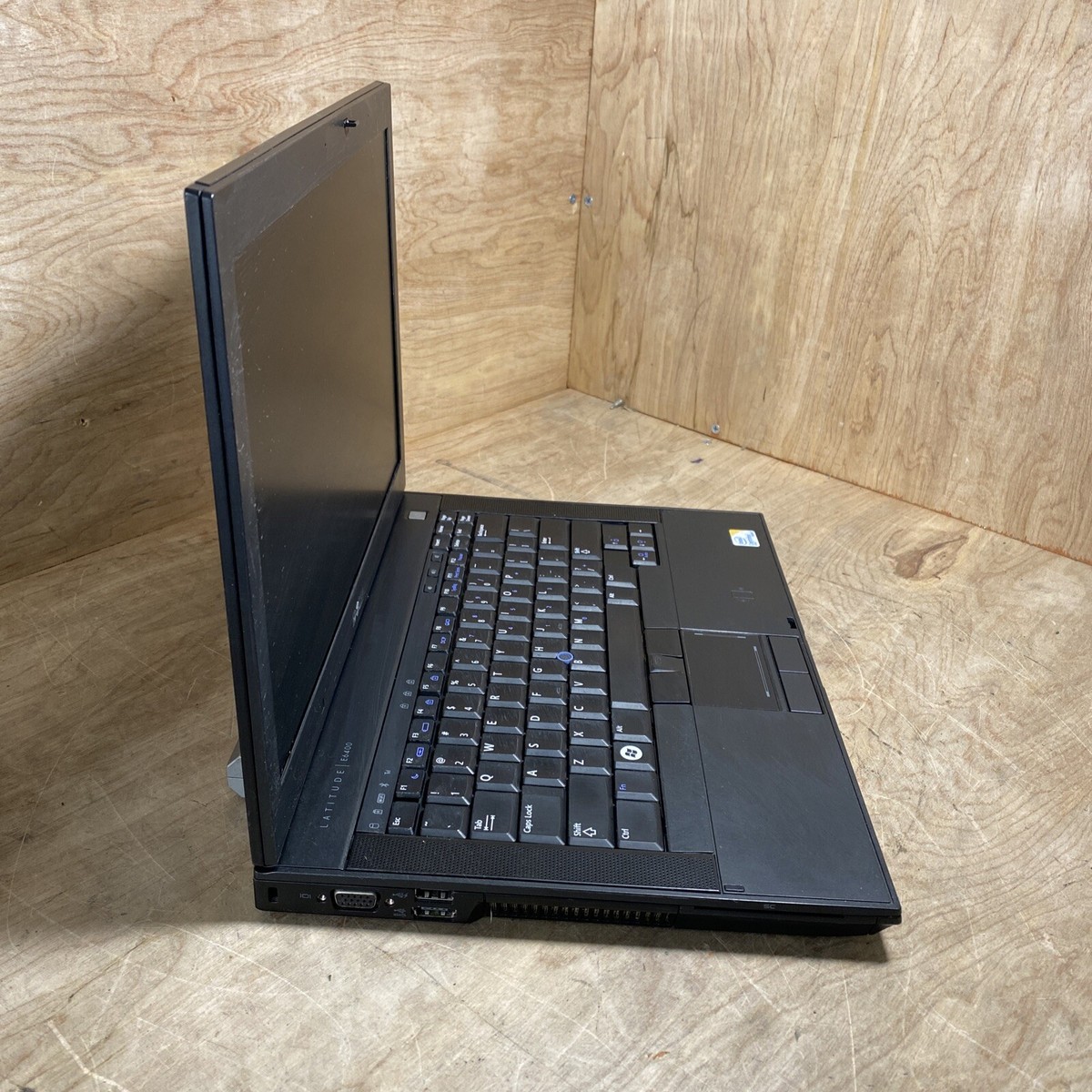 Dell Latitude E6400 Core 2 Duo P8600 @2.4GHz / 3GB / 750GB / BAD Dell Latitude E6400 Core 2 Duo P8600 @2.4GHz / 3GB / 750GB / BAD