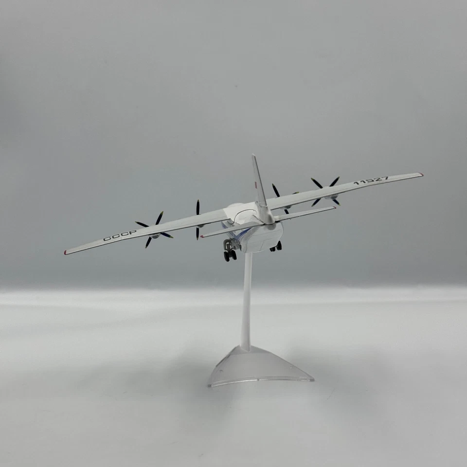 Antonov An-12 Aeroflot Reg: CCCP-11527 | Scale 1:200 | Plastic Model | Original - Image 4 of 4