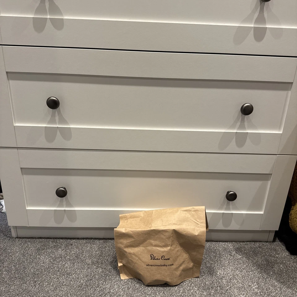 Silver Cross Nursery Set Cot / Toddler Bed and Drawers/ Changing Table White - Image 2 of 4