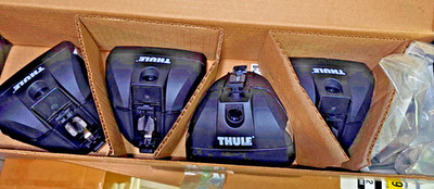 Set of 4 Thule Rapid Podium Towers + Fit Kit 3101 (for tracks)