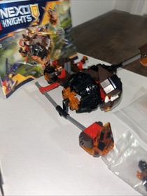 LEGO Nexo Knights Jestro&rsquo;s Evil Mobile Set 70316 & Moltor&rsquo;s Lava Smasher 70313