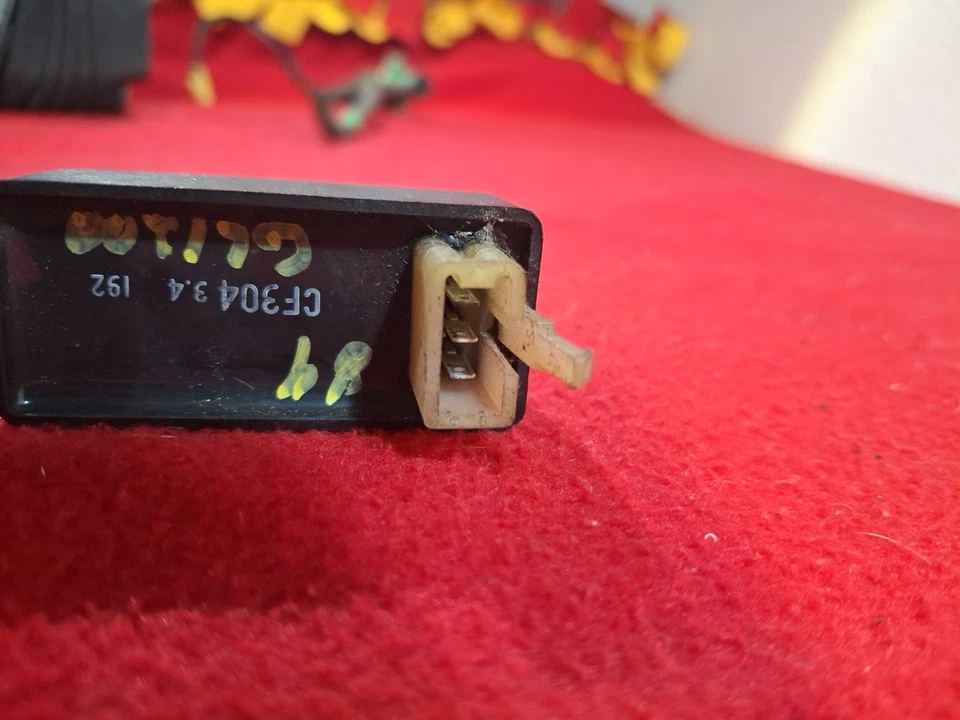 Relé de corte de combustível Honda Goldwing CF304 3 pinos VF750 1100 VFR 700 500 GL1200  - Imagem 3 de 4