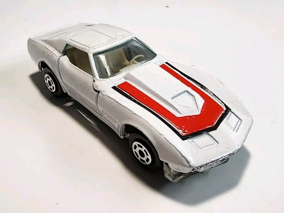 Vintage YatMing #1065 White Chevy Corvette Stingray 1/64 Diecast
