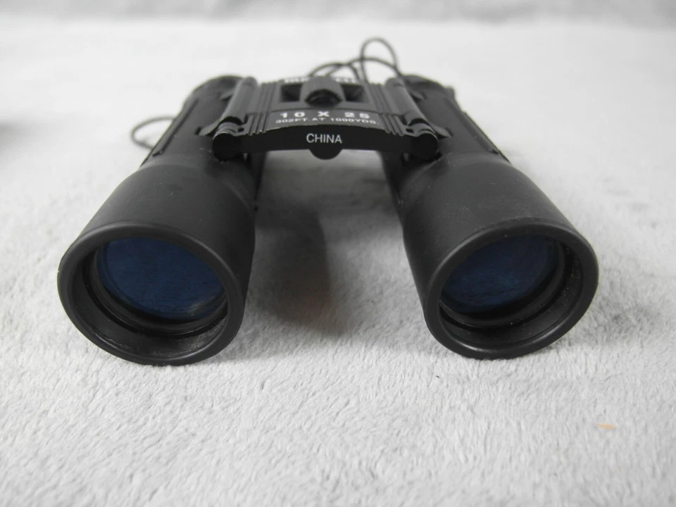 Bushnell 10 x 25 Binoculars - 302 ft. at 1000 Yards w/Case - Image 3 of 4