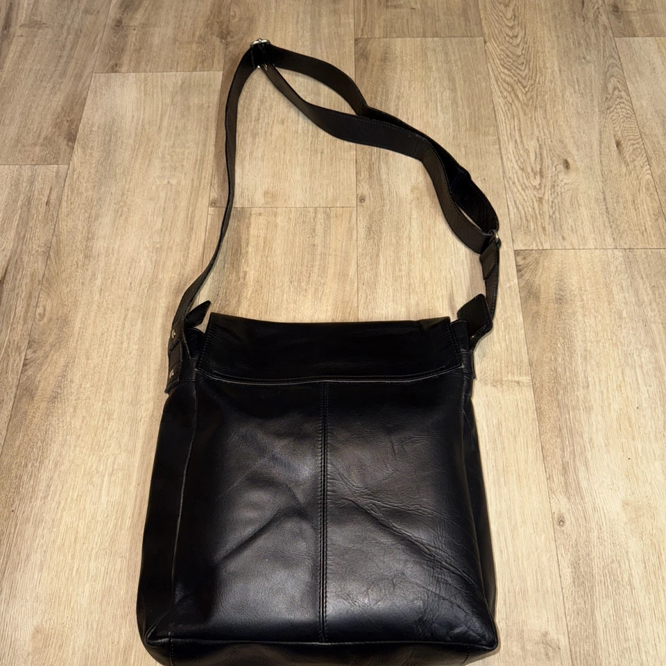 Bolso Bandolera Zara Hombre Cuero Genuino Negro Foto 4 de 4