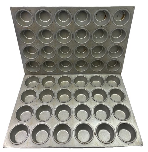 ⭐️ Chicago Metallic 552D Heavy Duty 24 Cup Muffin Cupcake Pan Lot of 2 Pans ⭐