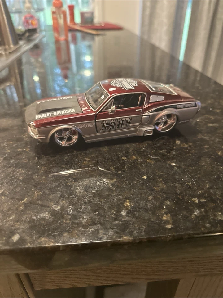 1967 Ford Mustang GT красный и серебристый "Harley Davidson" 1/24 литая модель автомобиля - Изображение 2 из 2