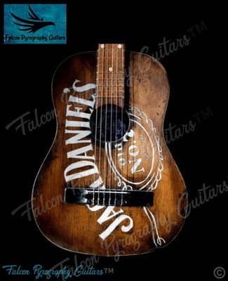 Handgefertigte maßgefertigte Jack Daniels inspirierte Akustikgitarre